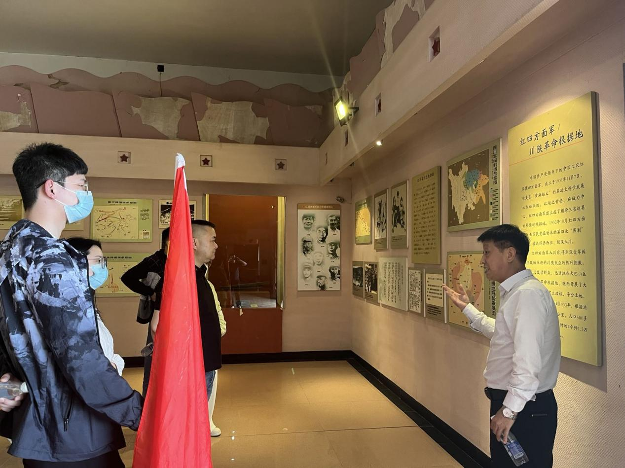 <b>广元市农业发展集团有限公司 开展“瞻仰革命先烈、共创文明城市”五四青年</b>