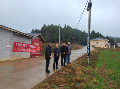 <b>农发集团党委领导看望慰问剑阁壮岭村帮扶村干部群众</b>