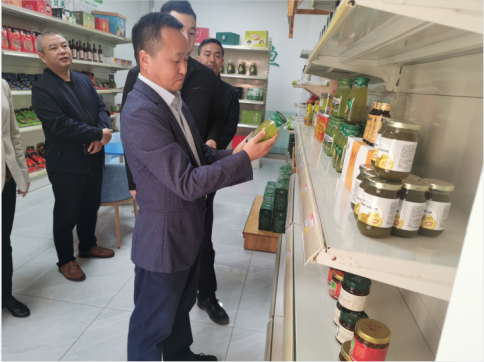 市农发集团总经理何治一行到资博股份调研