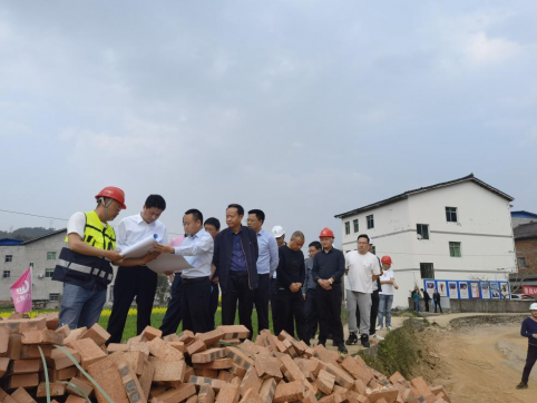 市政府副市长李昱隆调研秧苗繁育中心项目