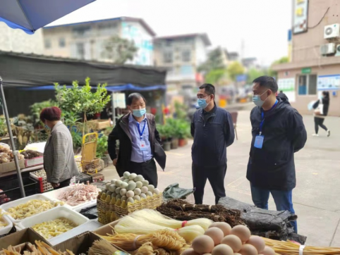 <b>市国资委、市市场监管局联合督导检查惠家沟市场疫情防控工作</b>