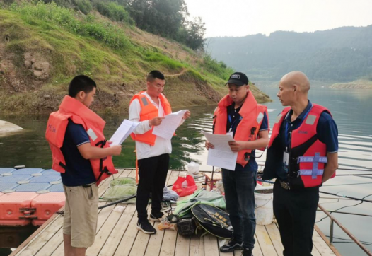 <b>取之于民  用之于民 ---市渔业公司多措并举推动两湖垂钓收费管理</b>