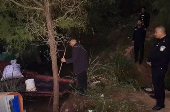 <b>护鱼护渔 我们在行动 渔业公司管护队查获非法捕捞渔船</b>