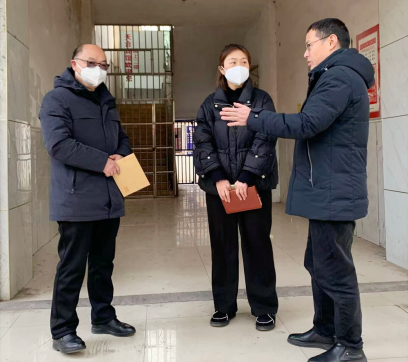 <b>迎新春送温暖 邓艳深入基层走访慰问老党员</b>