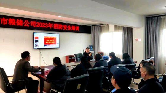 <b>开展消防安全专题培训暨灭火应急实战演练</b>