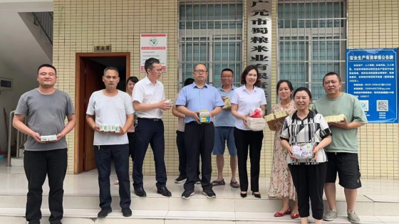 炎炎夏日送清凉 深切关怀暖人心